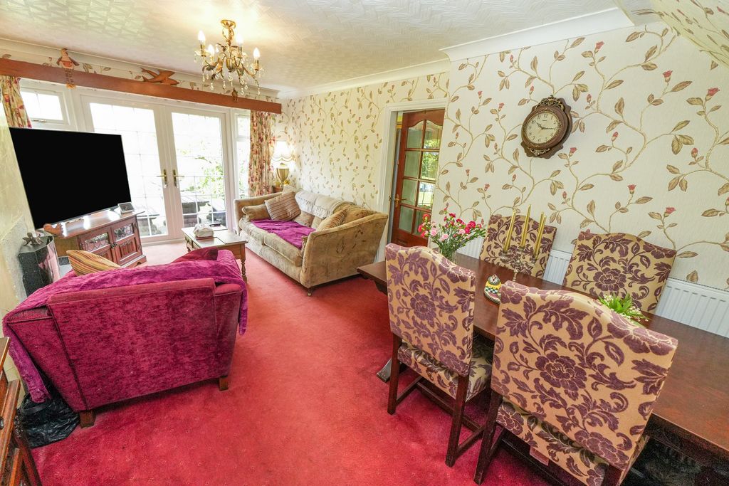 Property photo 3 of 22 Lounge/Dining Room