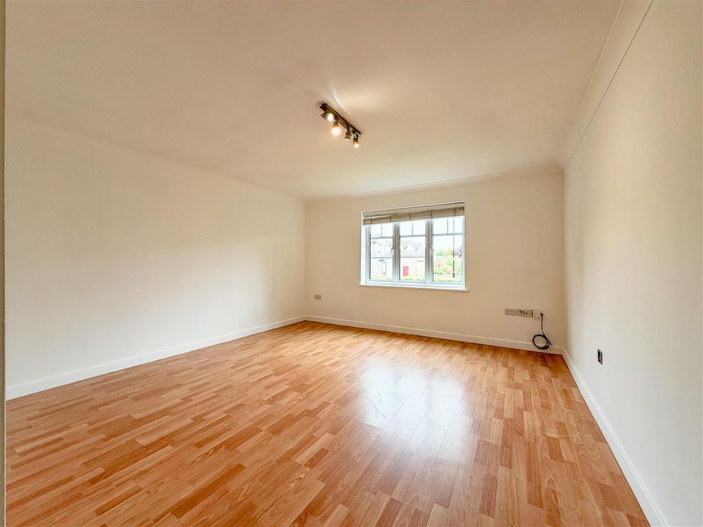 Property photo 3 of 16 Living Room