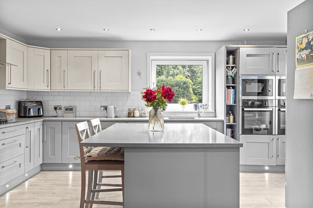 Property photo 3 of 41 4218955