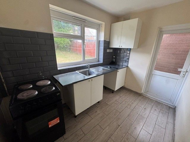 Property photo 3 of 6 Kitchen