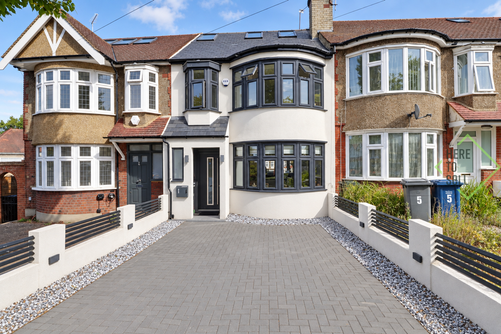 Property photo 2 of 20 Woodfield Drive, En4 8Pe- Front1
