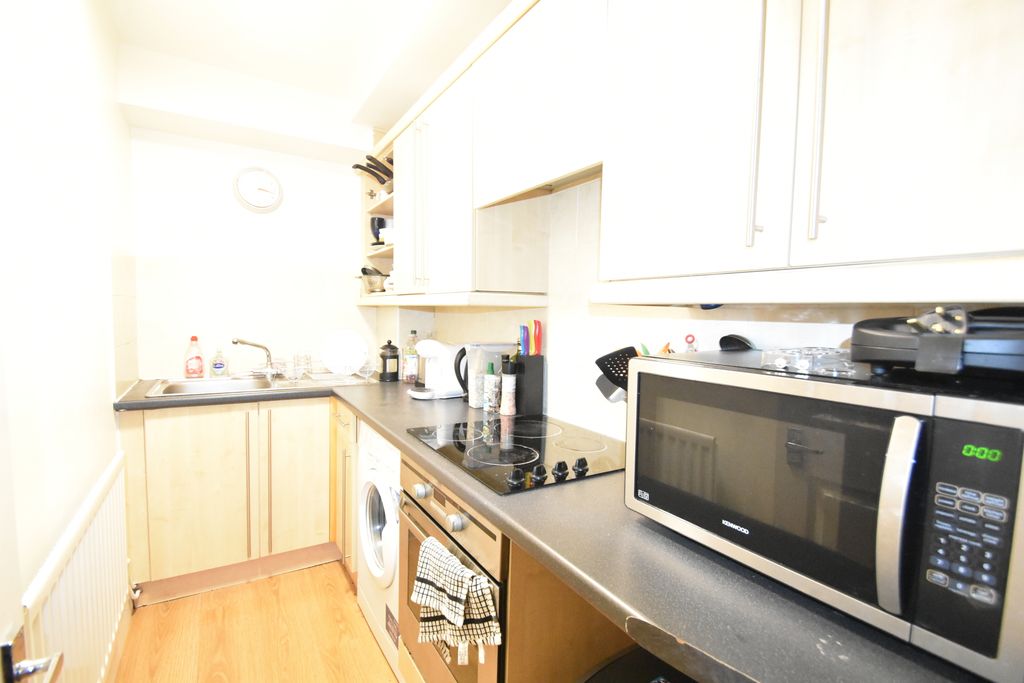 Property photo 3 of 6 Photo 04