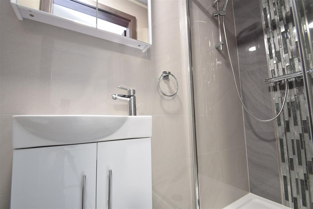 Property photo 2 of 6 Bathroom