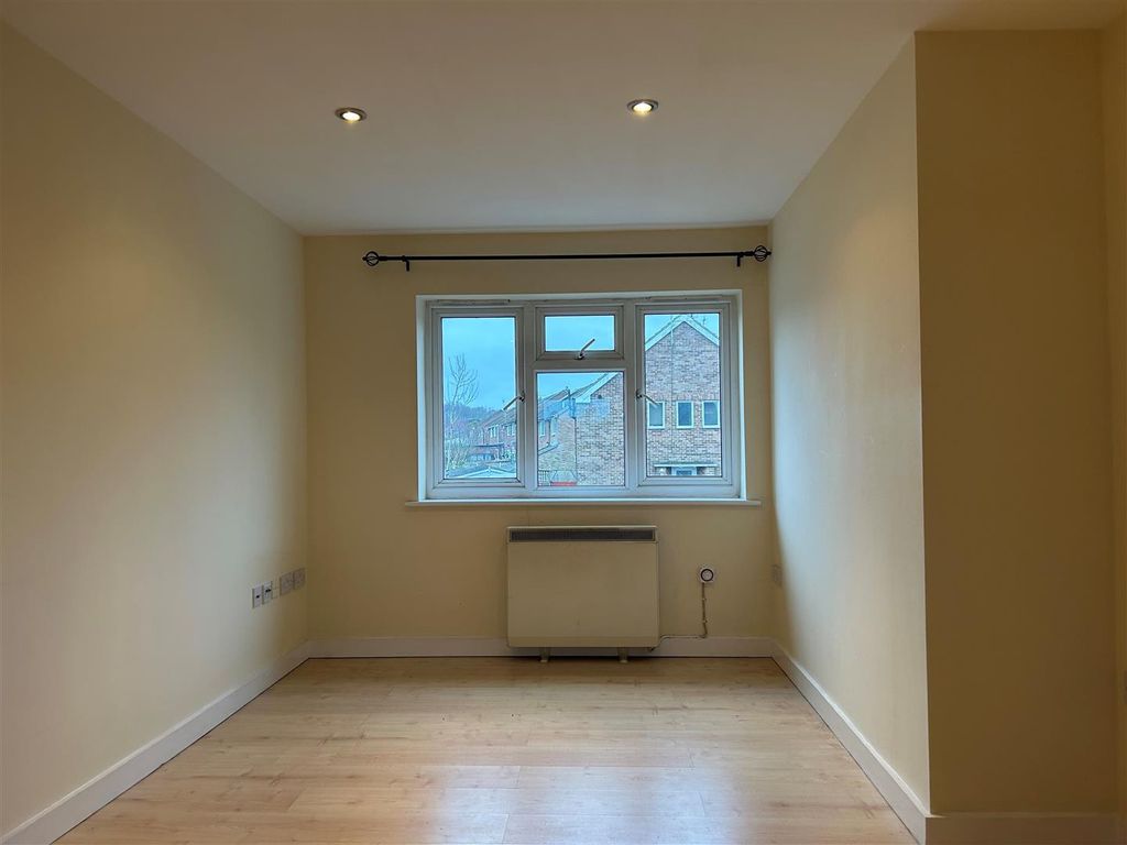 Property photo 3 of 7 Living Area.Jpg