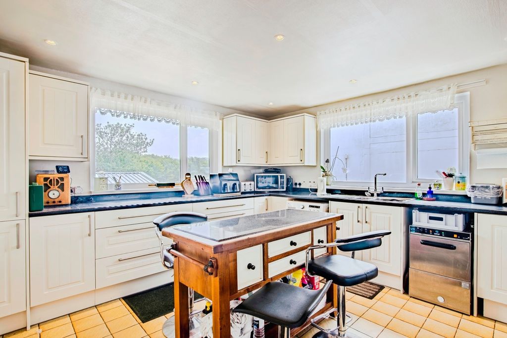 Property photo 2 of 17 Photo