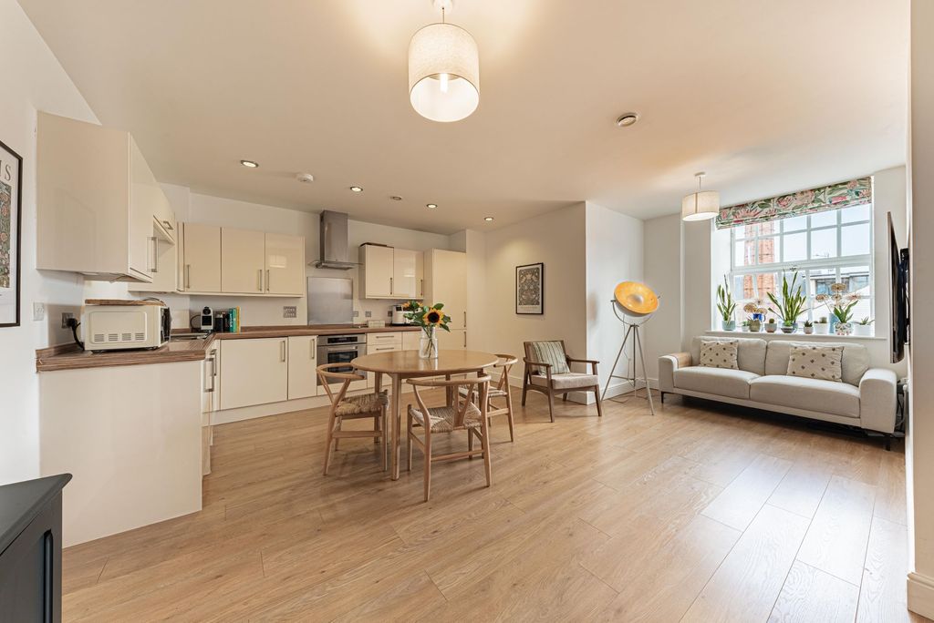 Property photo 1 of 16 Open Plan Living (5)