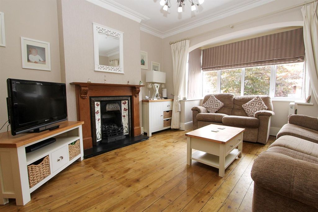 Property photo 2 of 34 00E9Ebfb-9F74-485B-A339-E46F051Bb40A.Jpg