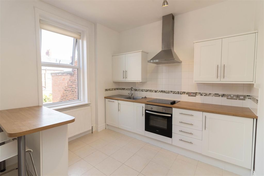 Property photo 3 of 8 Kitchen