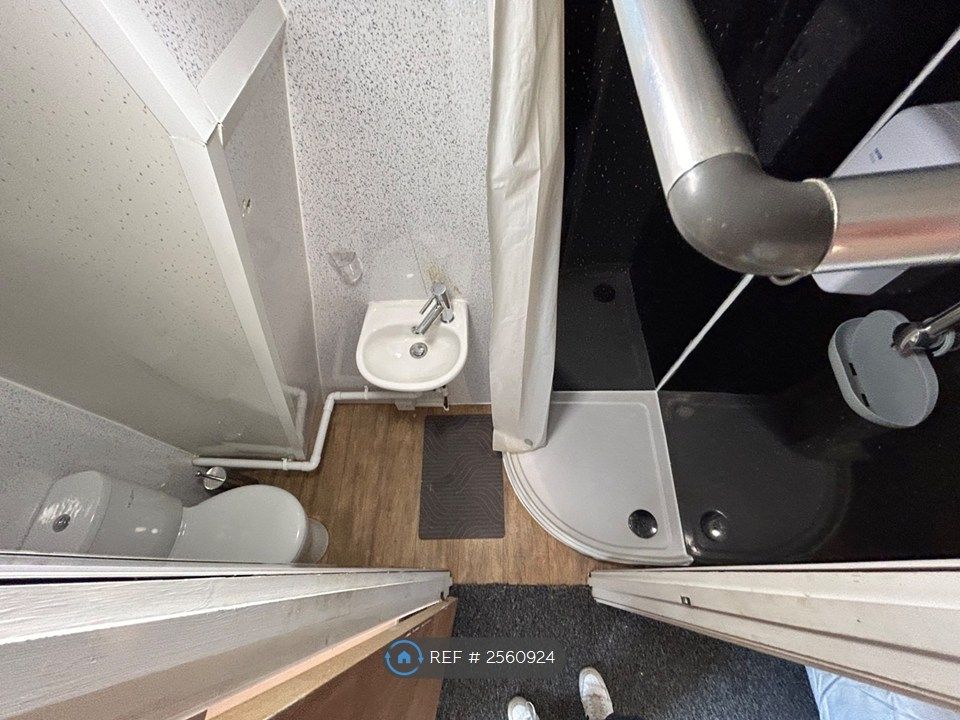 Property photo 3 of 4 Ensuite