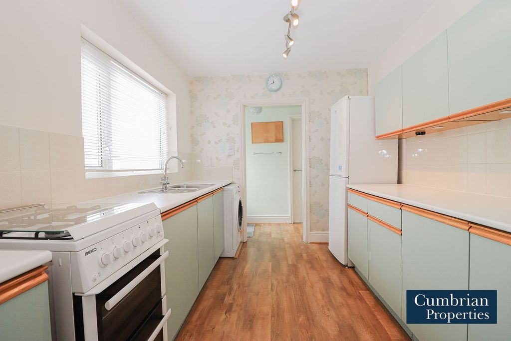 Property photo 2 of 17 Kitchen