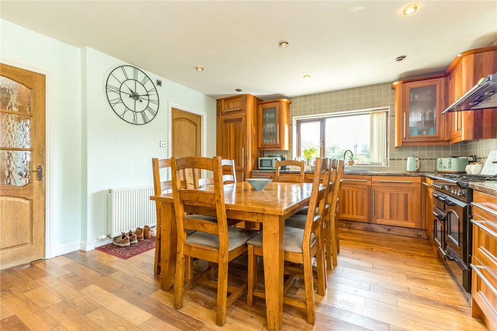 Property photo 3 of 32 Living/Dining Kitche