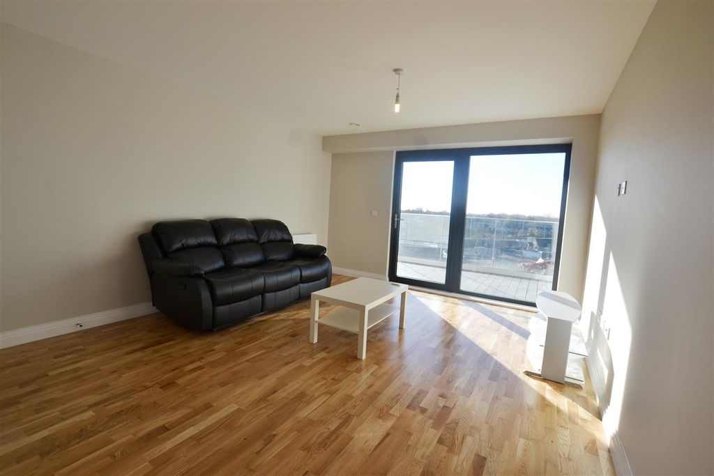 Property photo 2 of 8