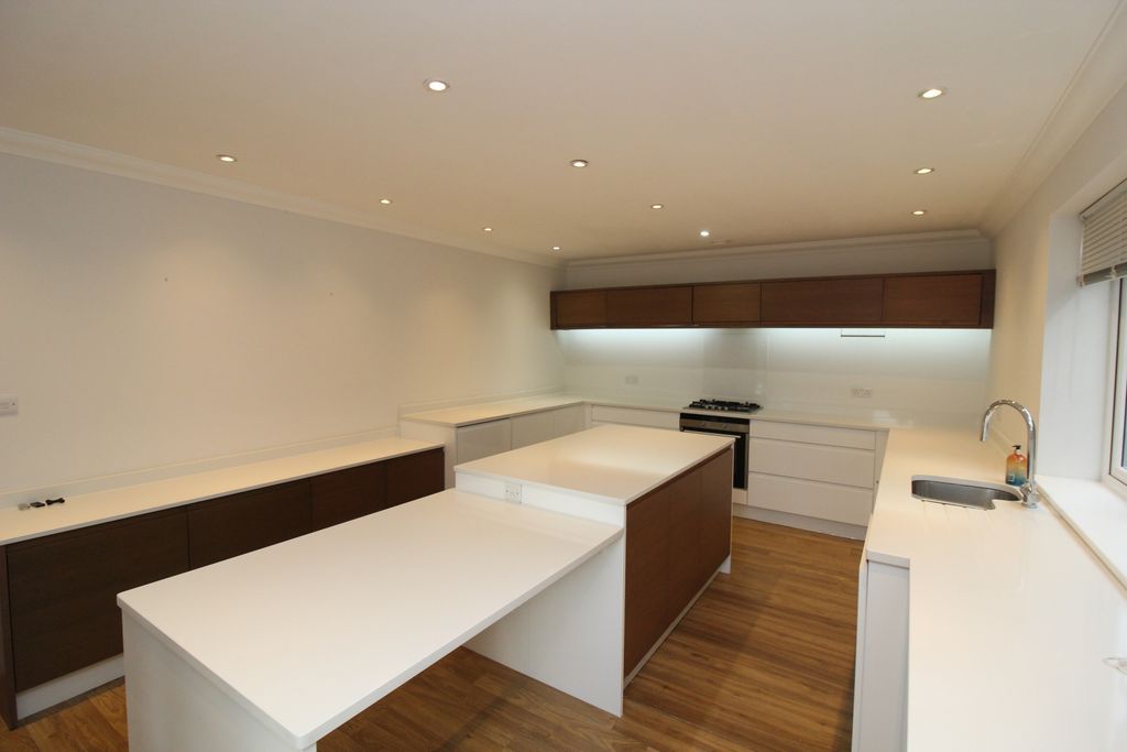 Property photo 3 of 16 Kitchen