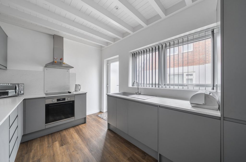 Property photo 2 of 13 1476839-11-6A2Aa8...