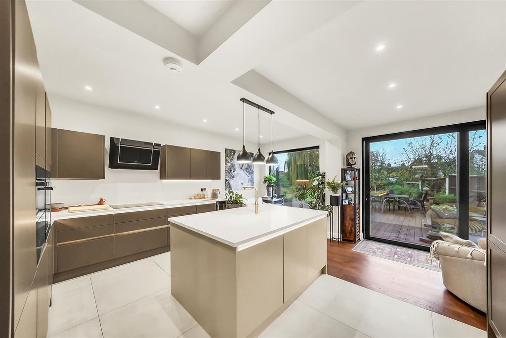 Property photo 2 of 30 Dsc00732.Jpg