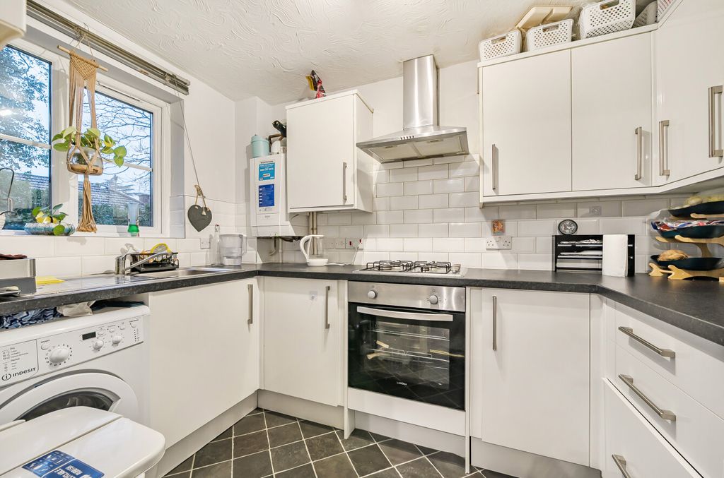 Property photo 3 of 12 1396741-4-695Fd32...