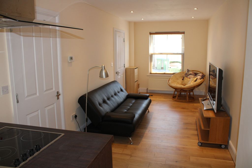 Property photo 3 of 10 Lounge