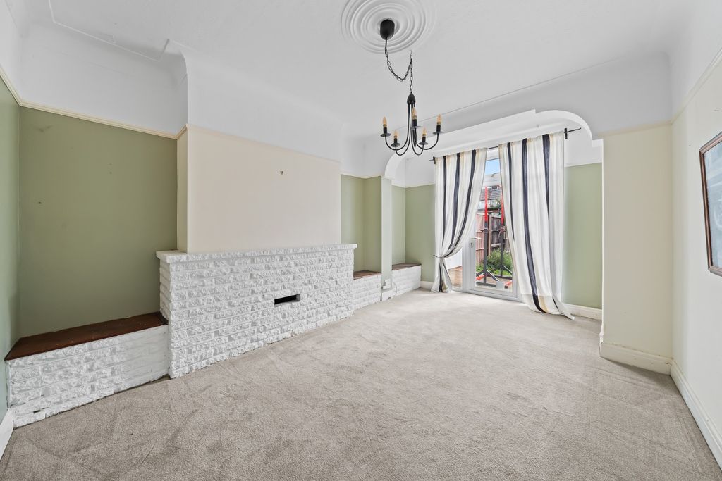 Property photo 3 of 13 4505713