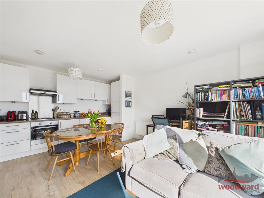 Property photo 2 of 10 Cam05267G0-Pr0187-Still005.Jpg