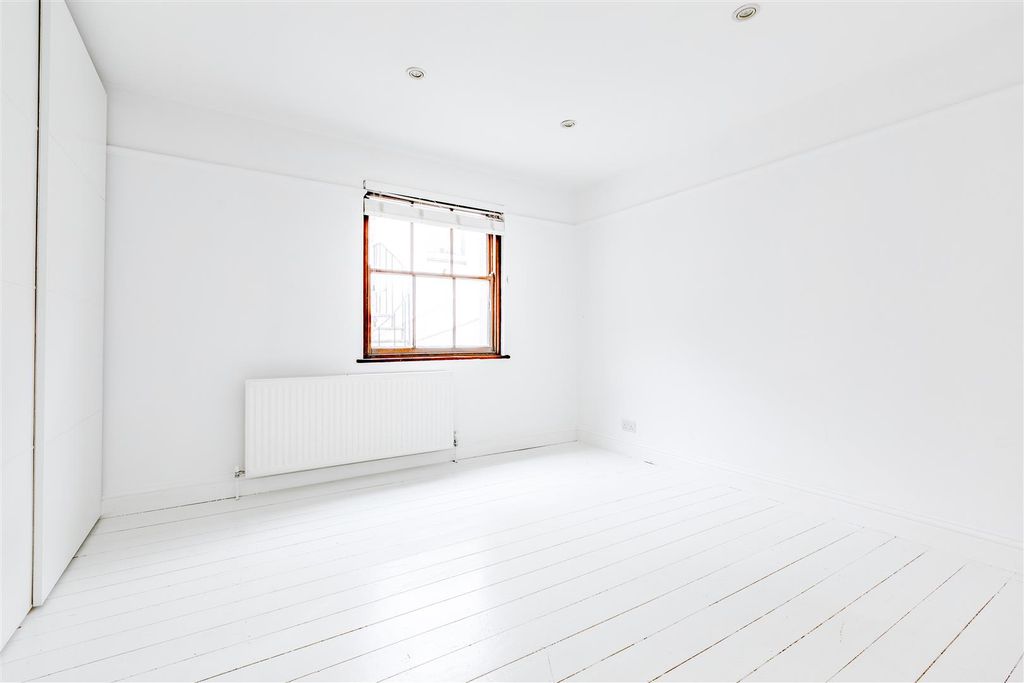 Property photo 3 of 12 Bedroom 2