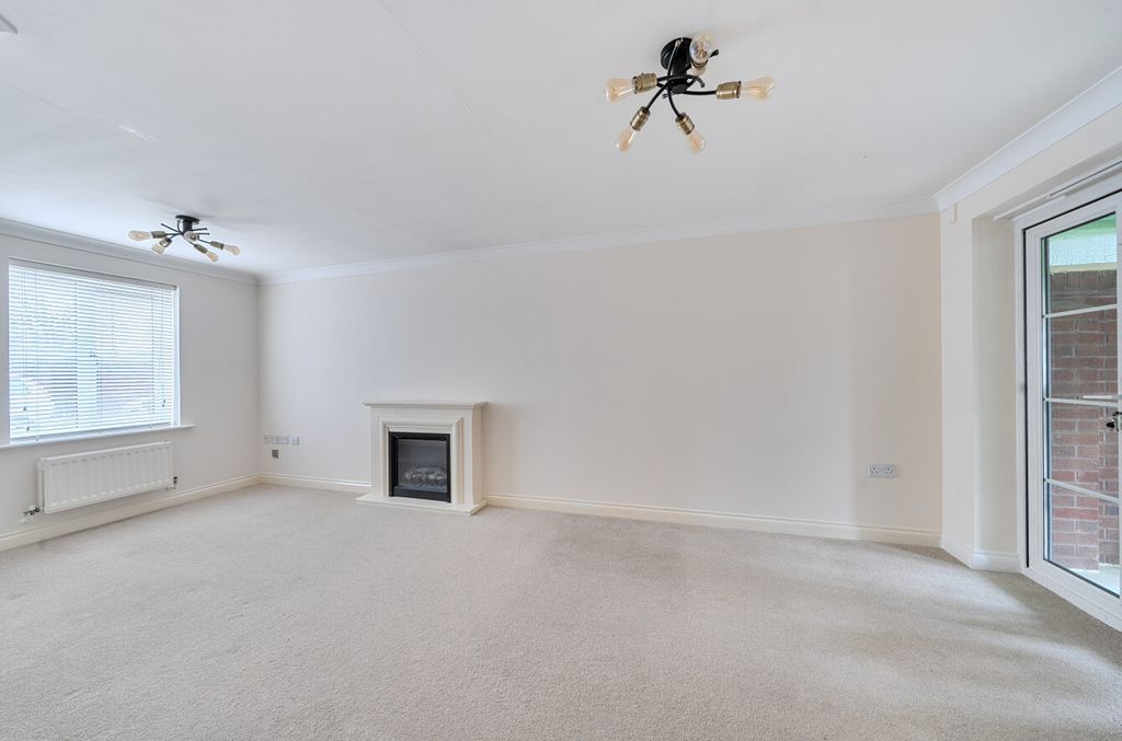 Property photo 3 of 14 13851361769809B3F44F41