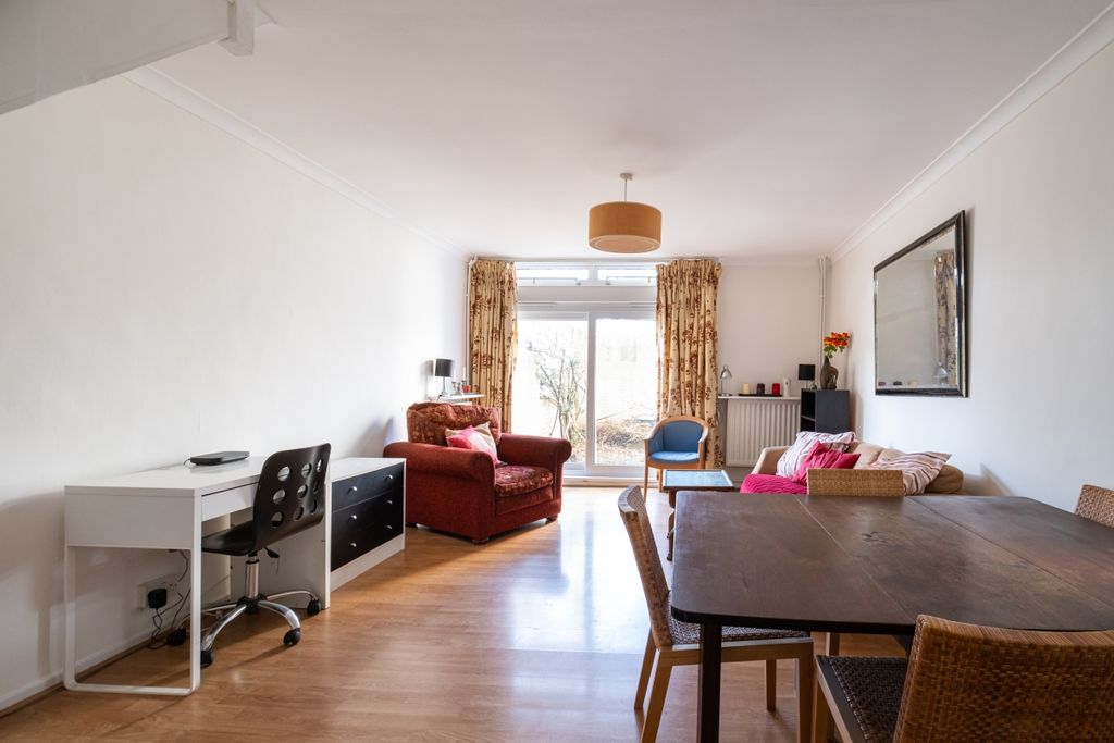 Property photo 2 of 8 Cedars-Road (3)