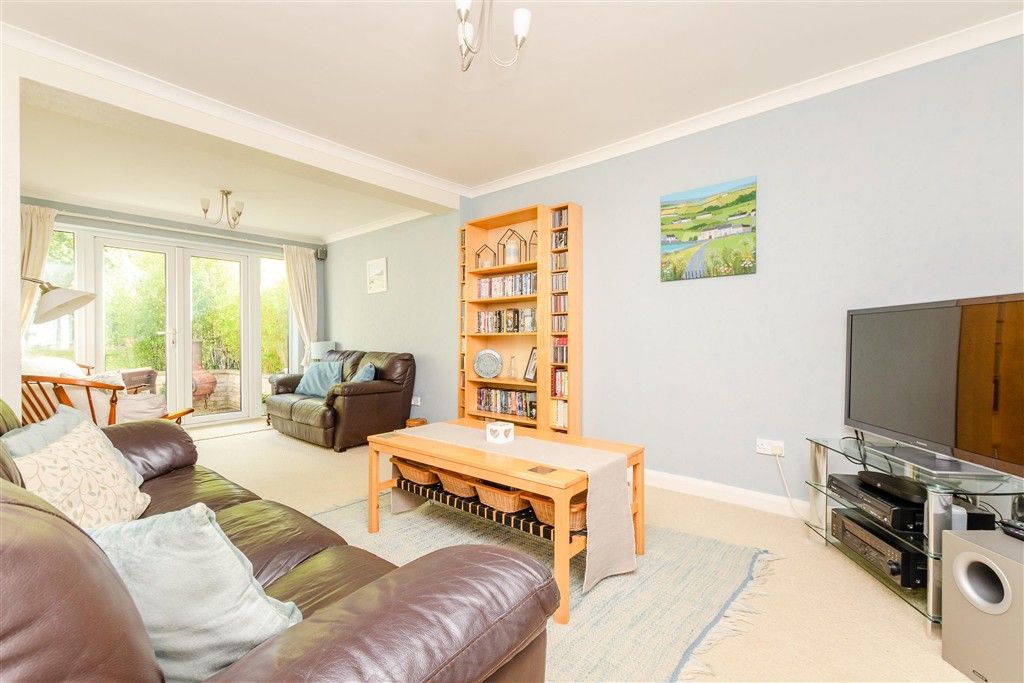 Property photo 1 of 19 Lounge