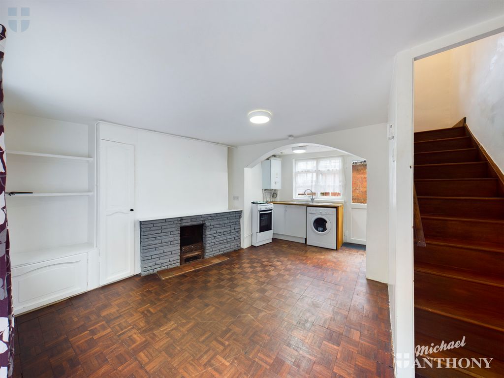 Property photo 2 of 9 Cam00621P1-Pr0310-Still08