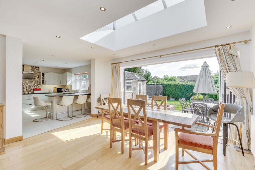 Property photo 2 of 29 4420606