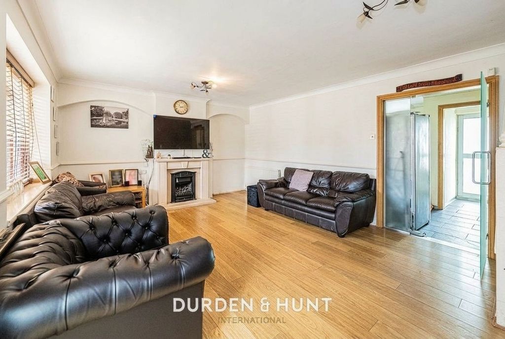 Property photo 2 of 23
