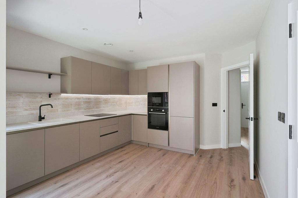 Property photo 2 of 39 Pbox-Img.Jpg