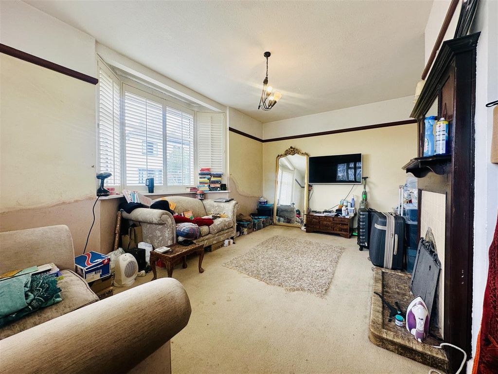 Property photo 2 of 11 Lounge