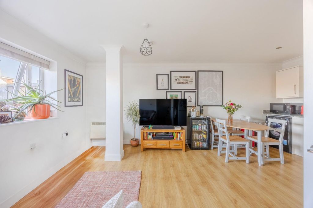 Property photo 3 of 24 Entrance