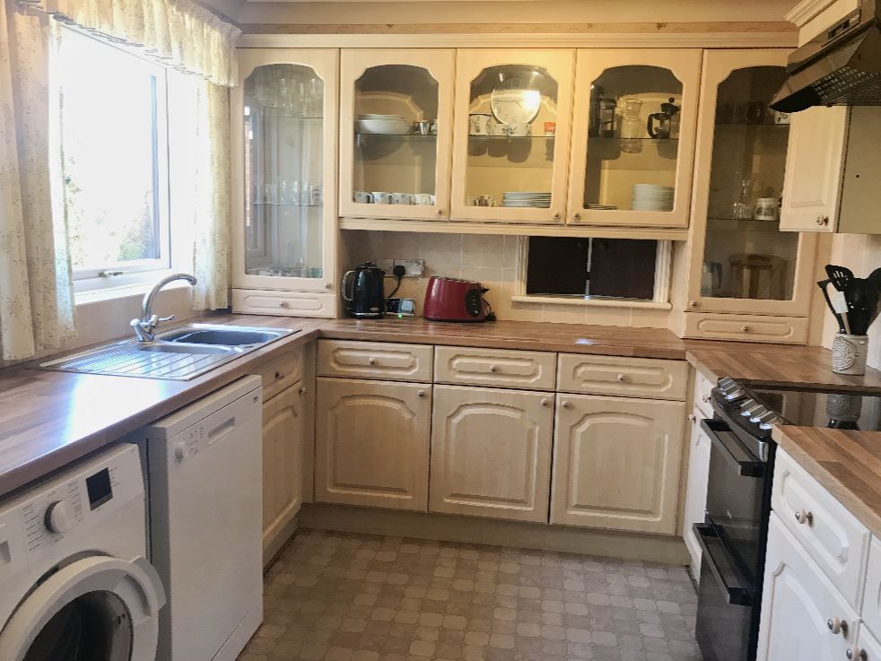 Property photo 3 of 11 Fitted Kitchen