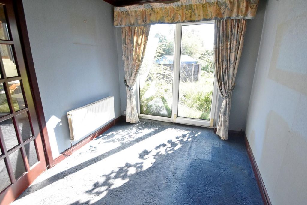 Property photo 3 of 9 Dining Area