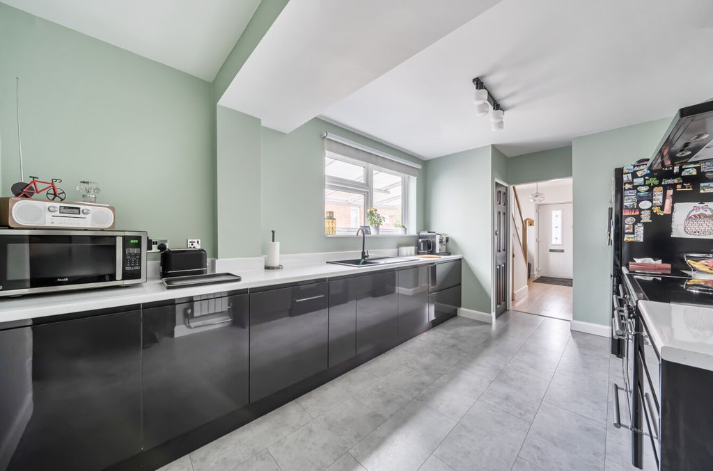 Property photo 2 of 14 15298354