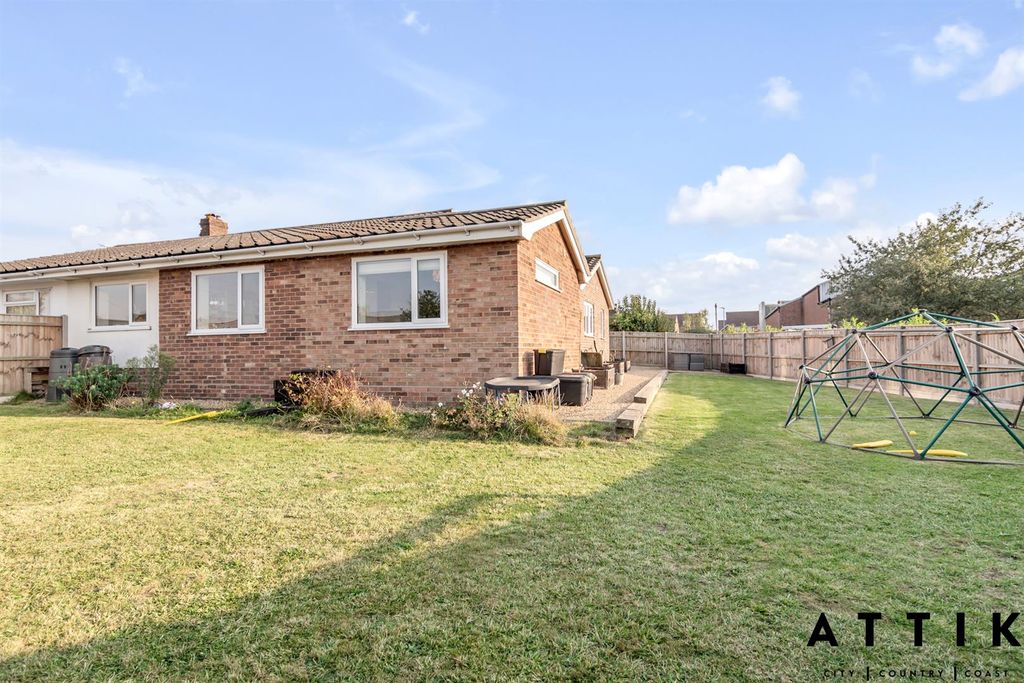 Property photo 1 of 27 2 Green Park, Harleston, Ip20 9Dt (4).Jpg