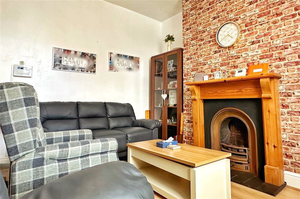 Property photo 3 of 18 Living Room