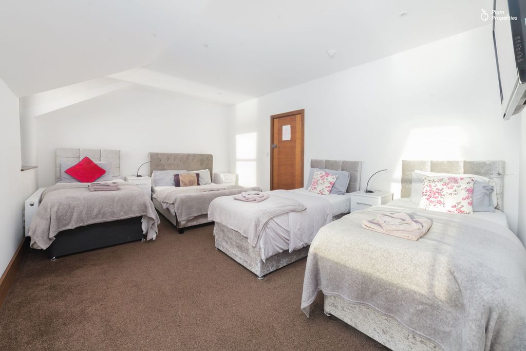 Property photo 3 of 48