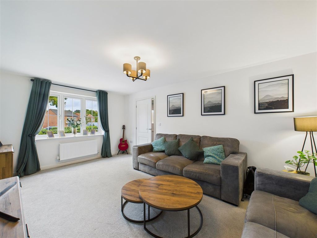 Property photo 3 of 20 Lounge