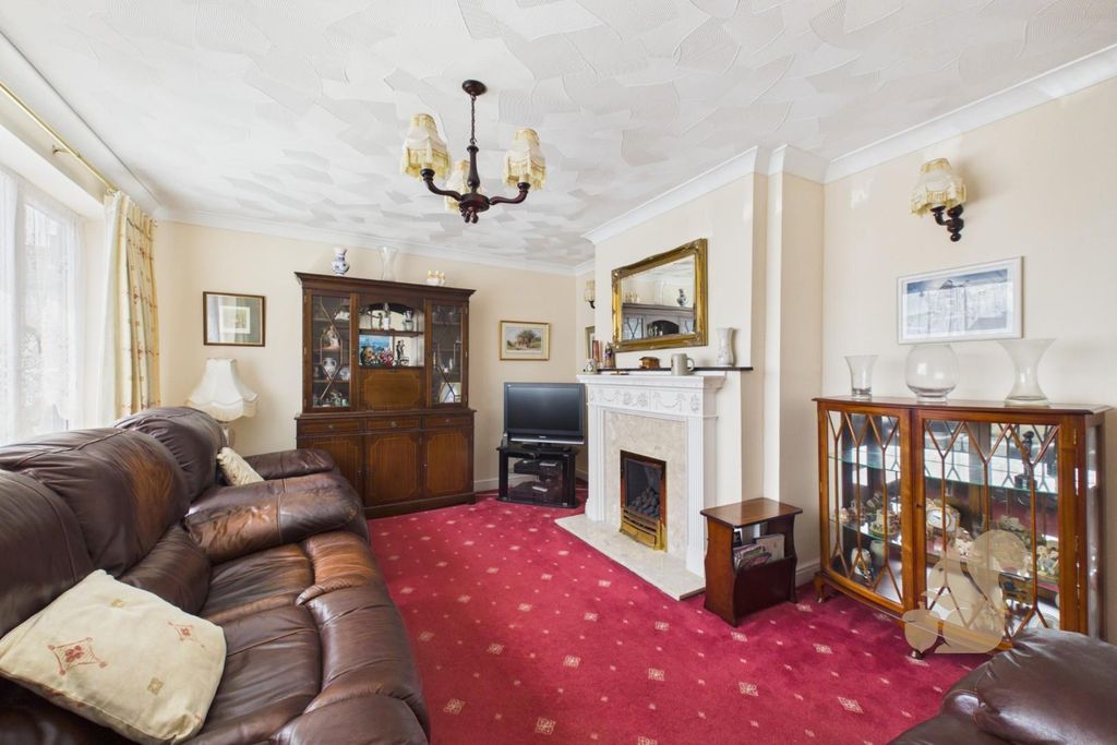 Property photo 2 of 37 Cam05565G0-Pr0096-Still014.Jpg