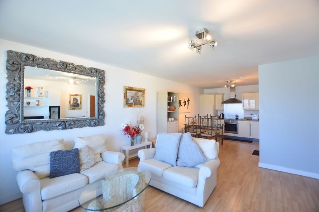 Property photo 2 of 10 Living Room/Kitchen