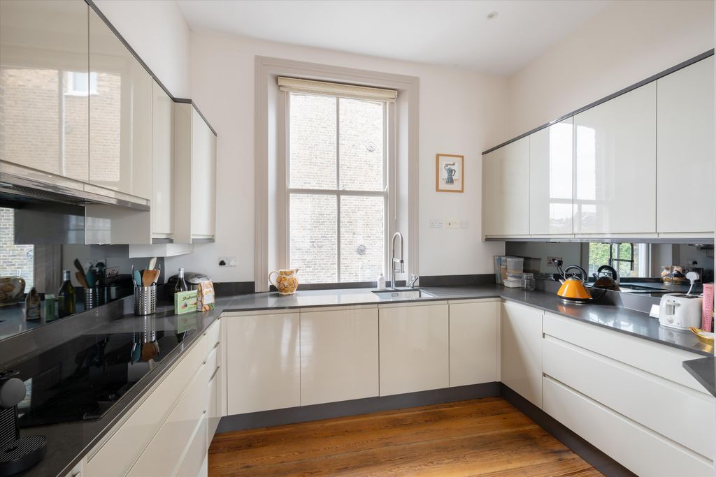 Property photo 2 of 12 Image