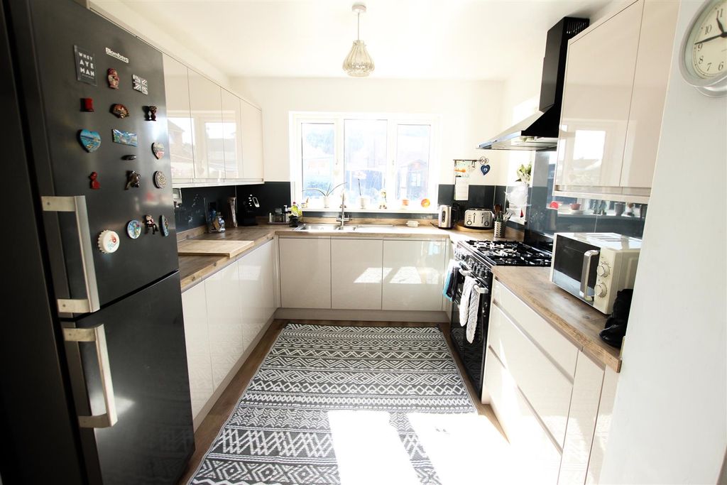 Property photo 2 of 17 Open Plan Living/Dining Kitchen