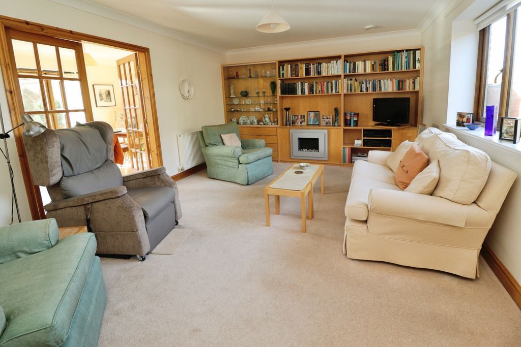 Property photo 2 of 23