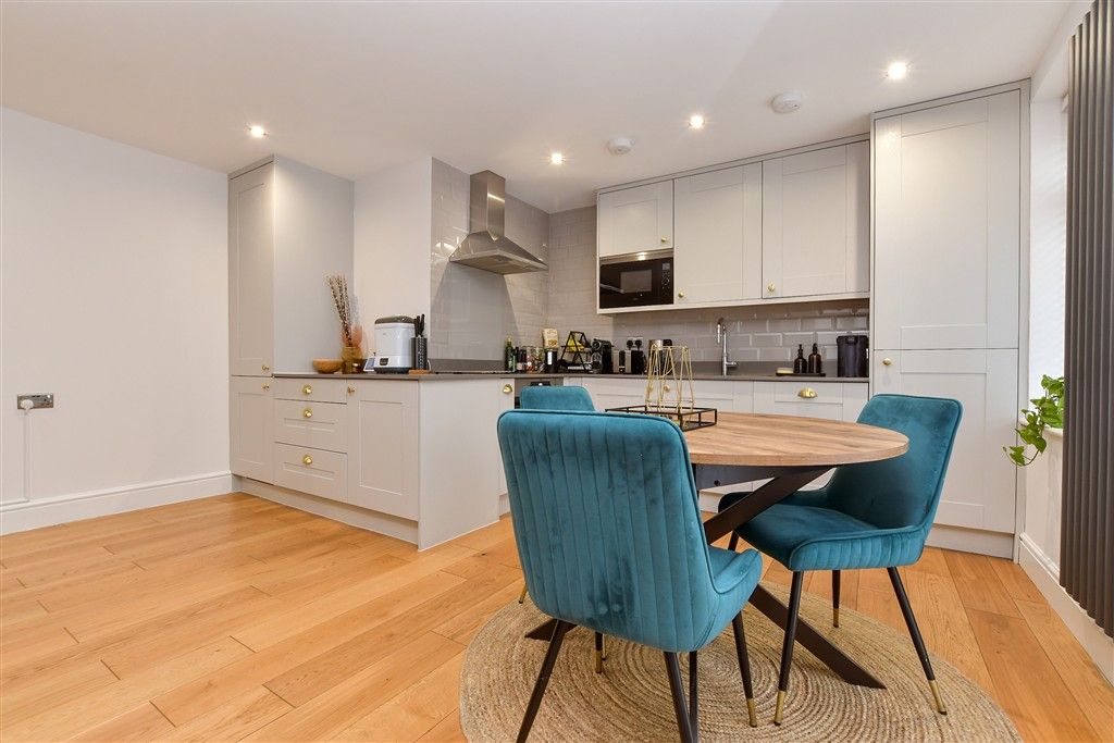 Property photo 2 of 17 Kitchen / Lounge / Diner