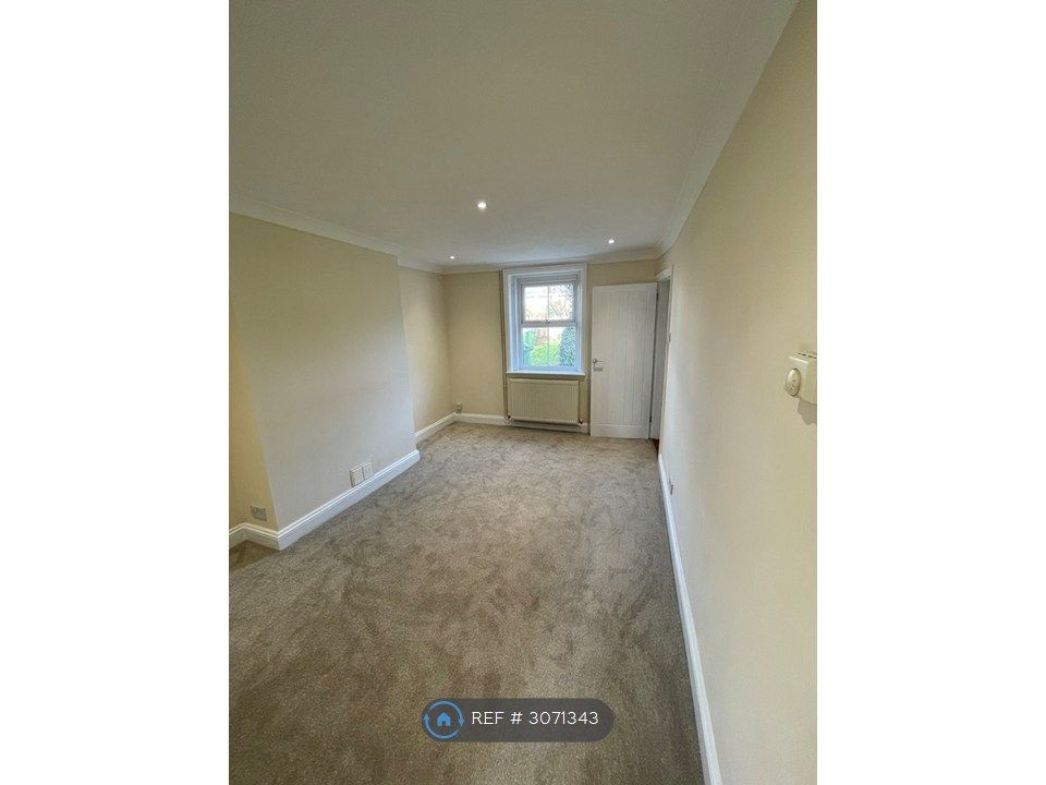 Property photo 2 of 13 Lounge