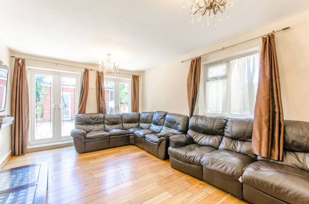 Property photo 2 of 22