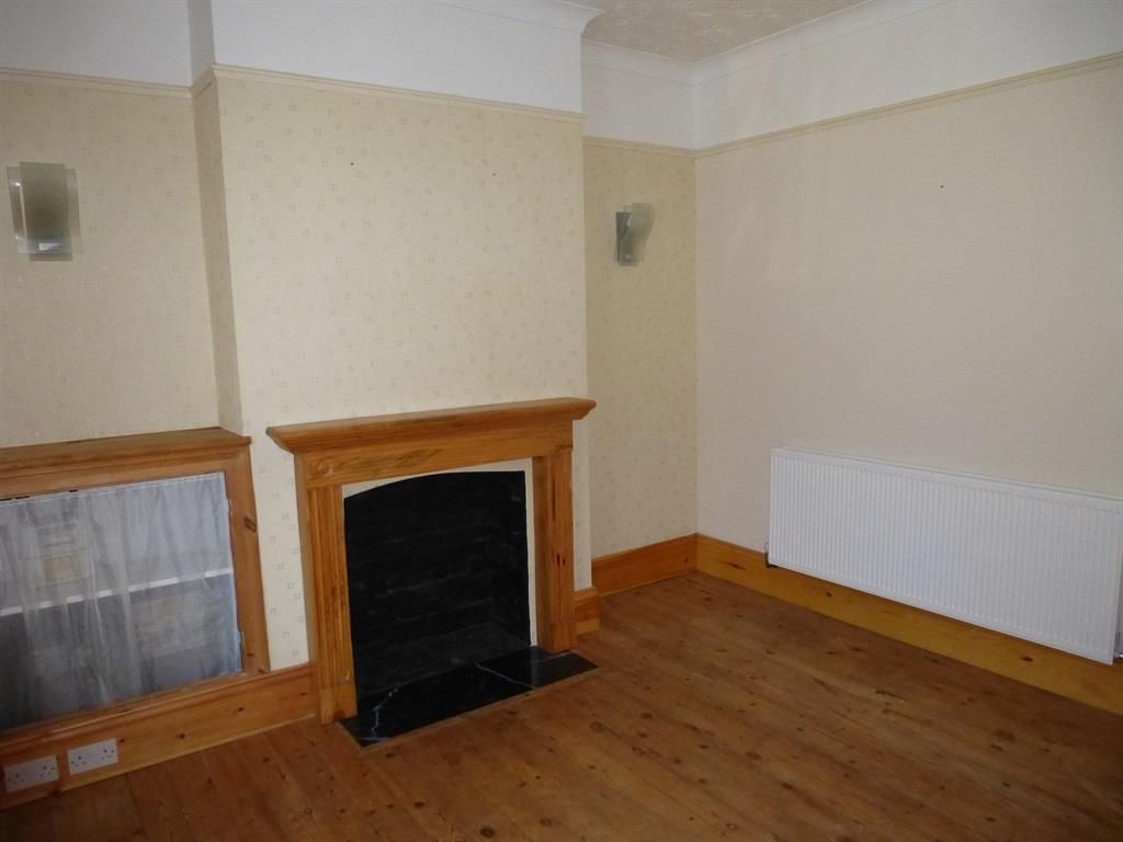 Property photo 3 of 10 Living Room