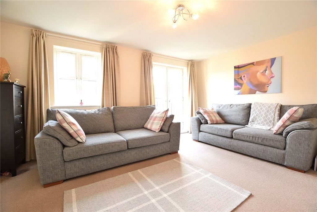 Property photo 2 of 16 Picture No. 11